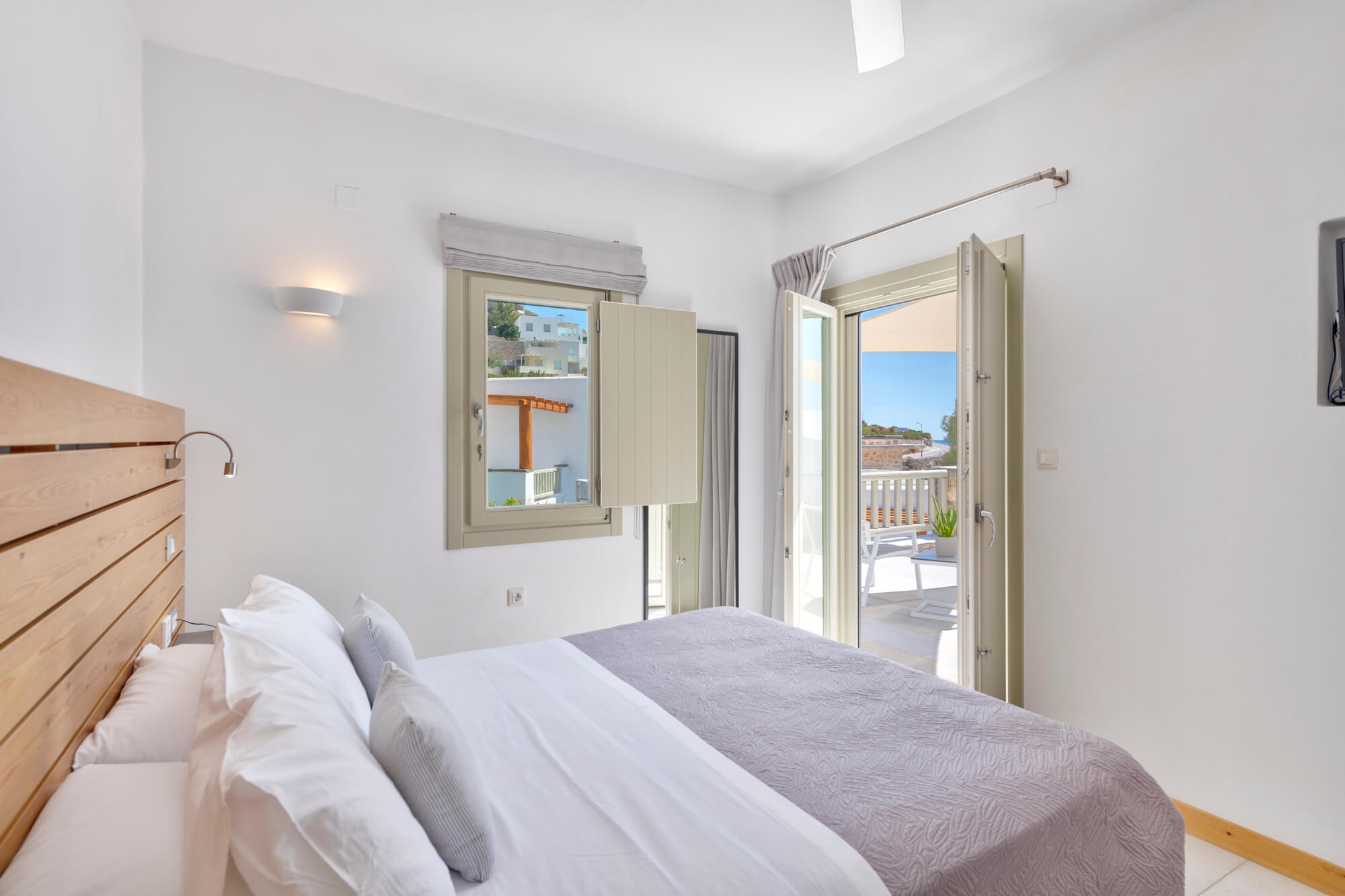 Bedroom with sea view