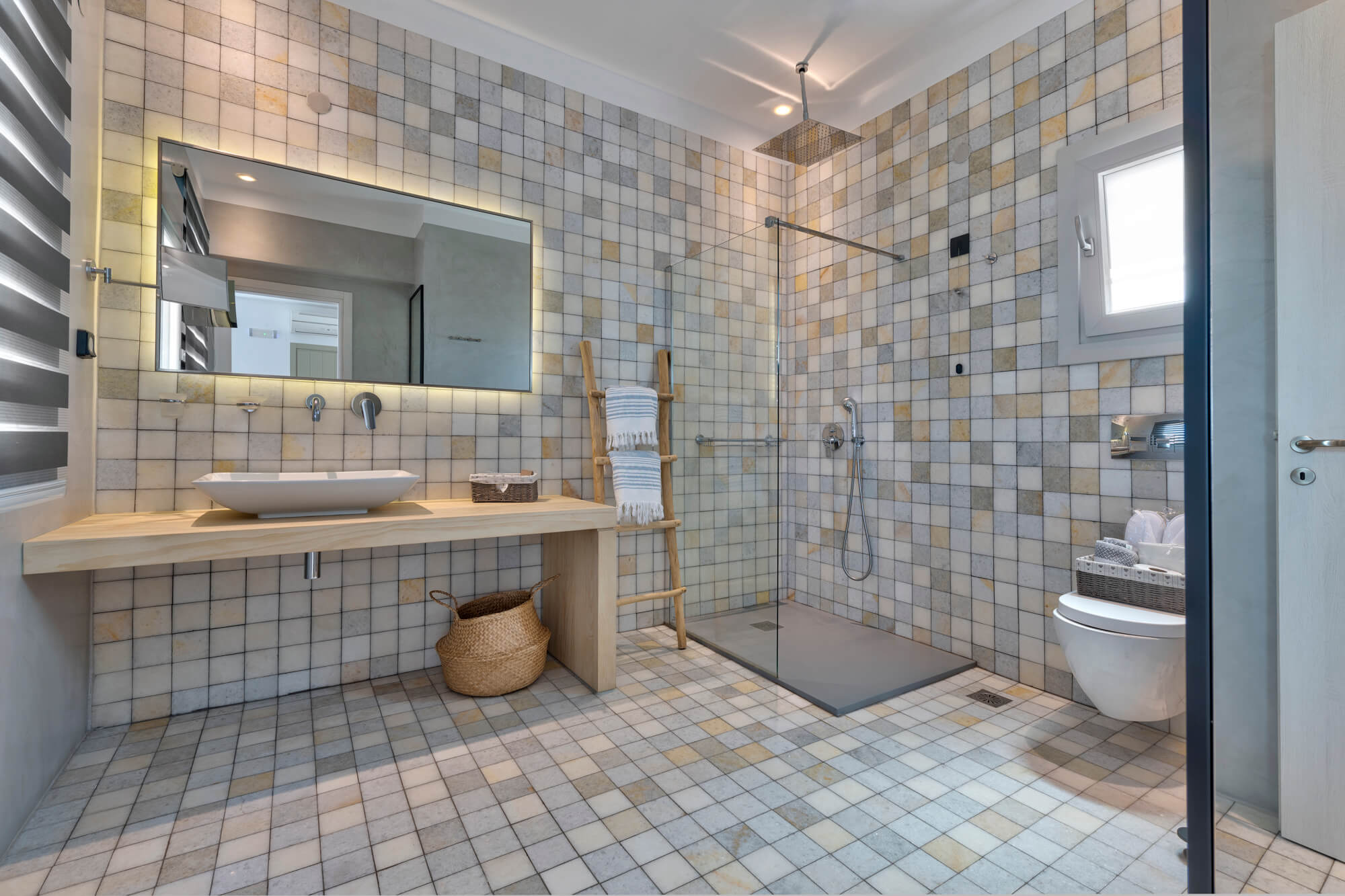 Senses superior bathroom with sea view