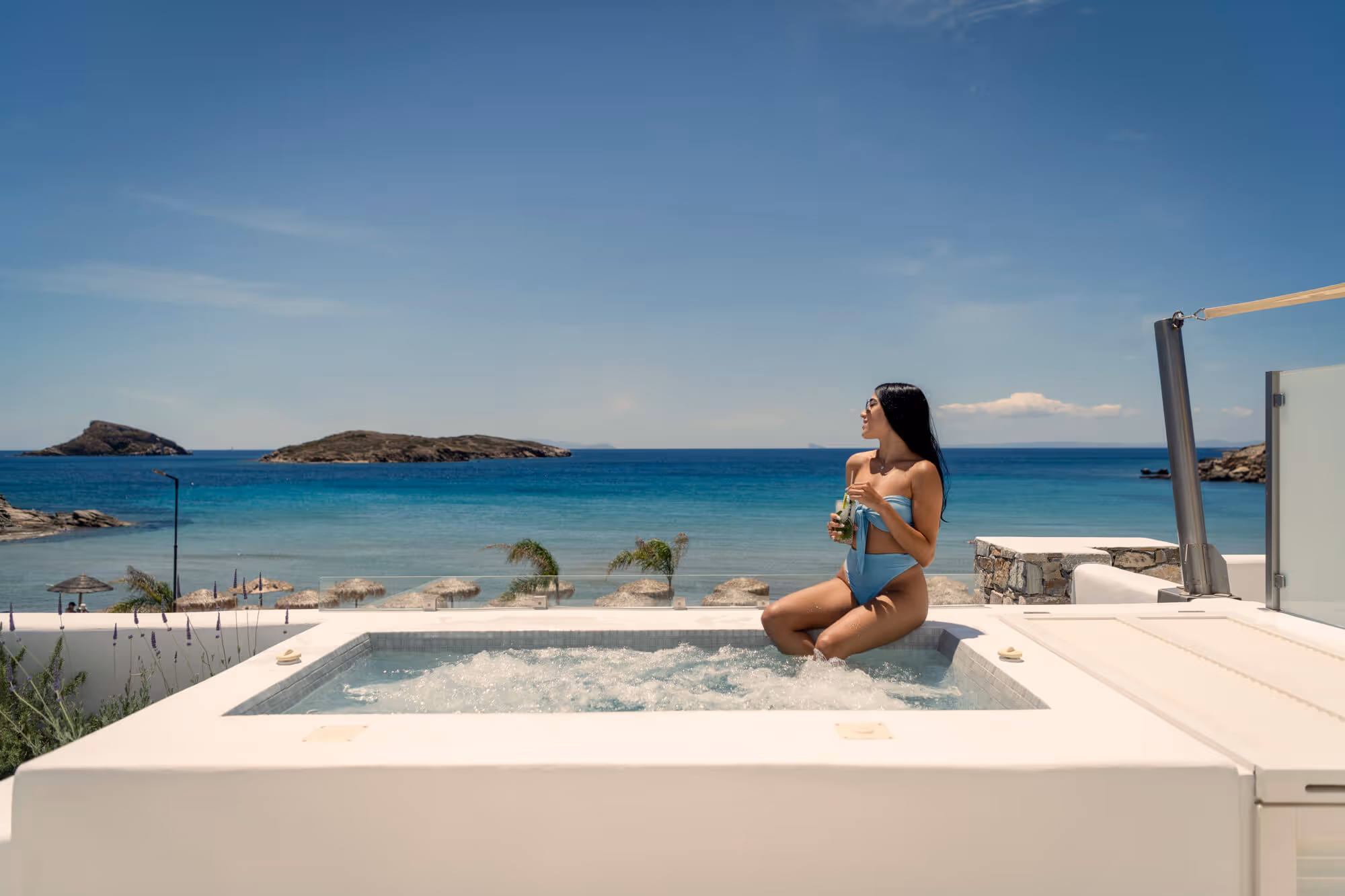 Plung pool with sea view